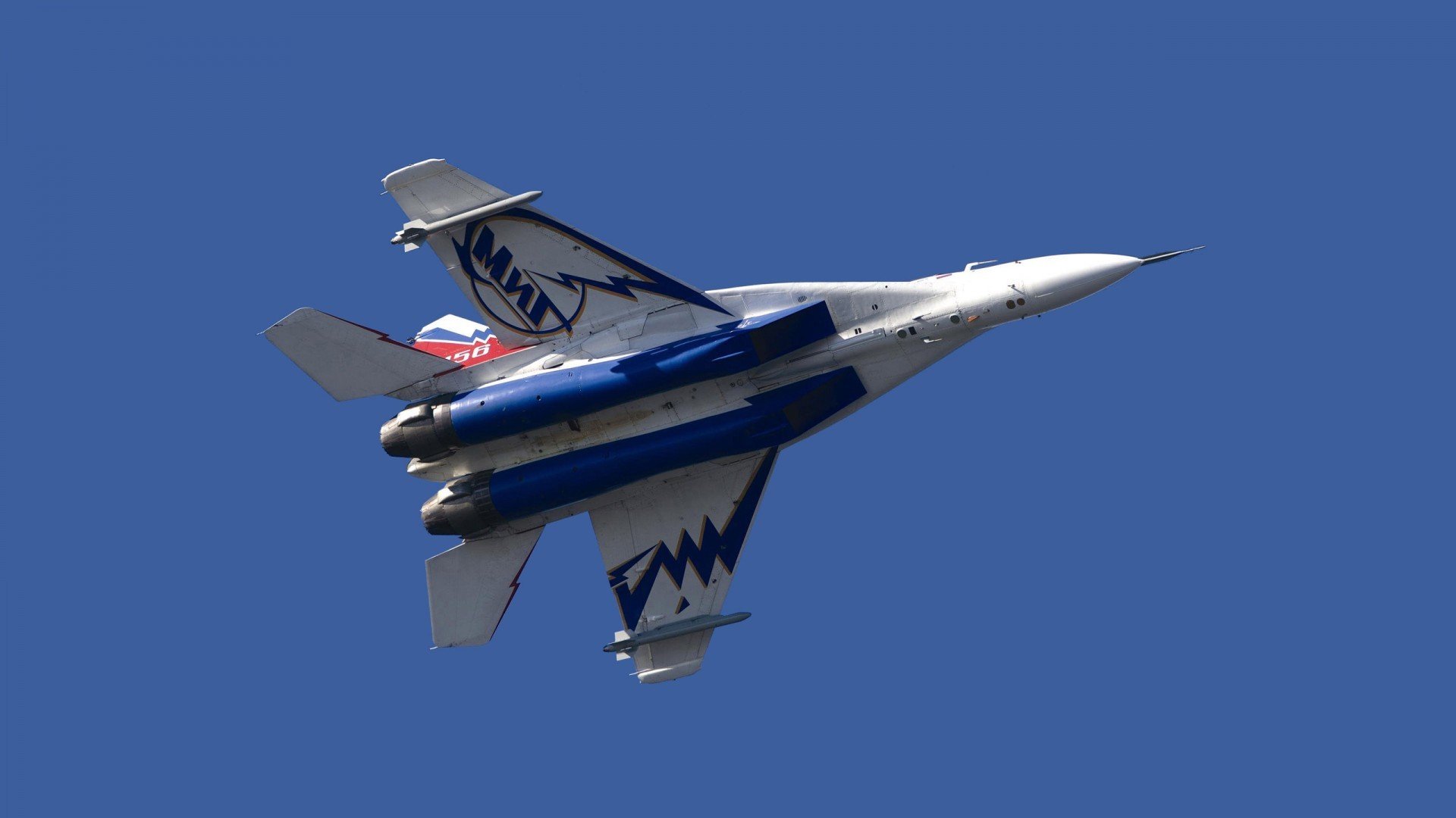 利物浦高压逼抢实体阵容,逆转胜局,官方_利物浦压哨连签两大中卫 白菜价补强