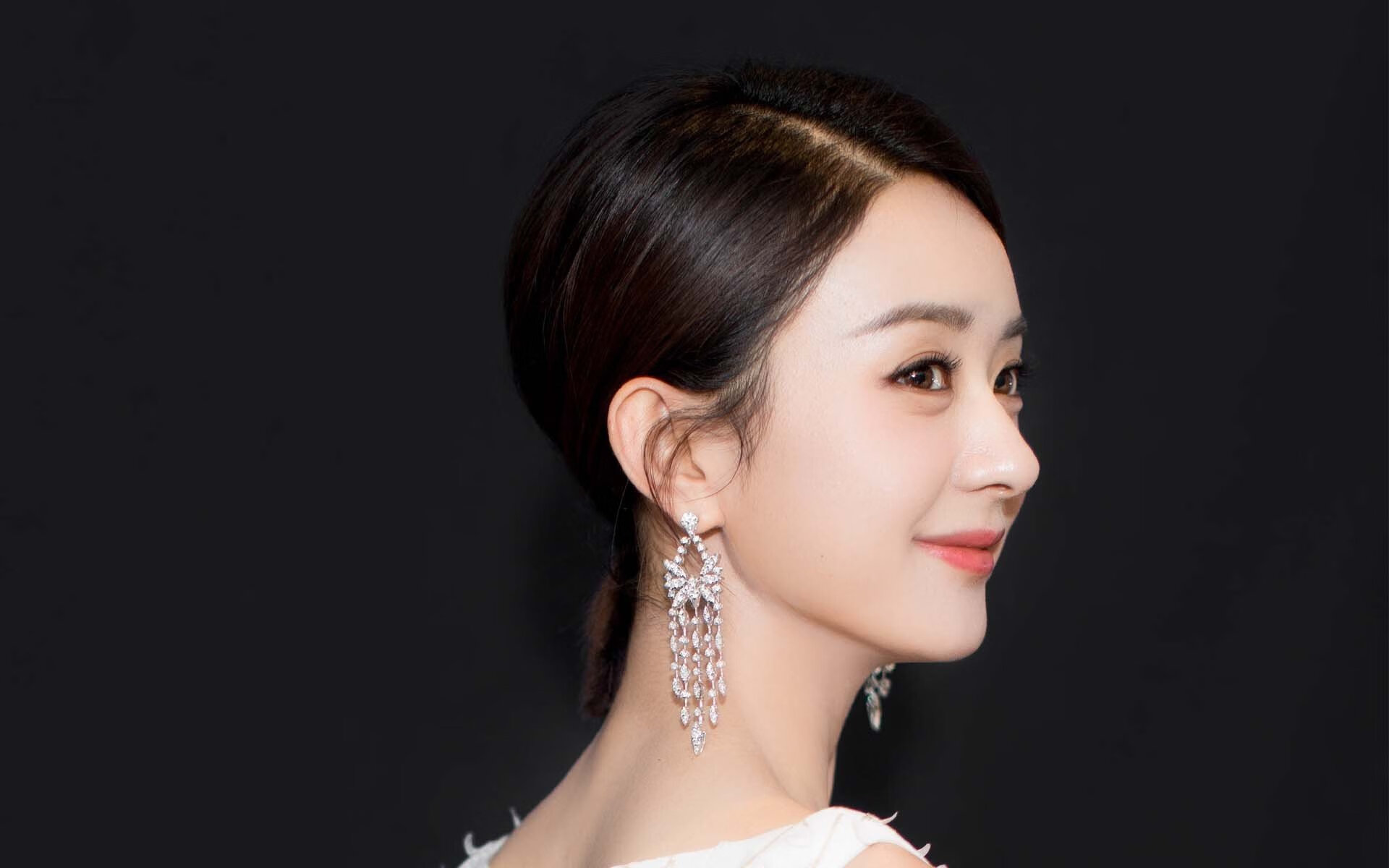 哈兰德连续7场破门，英超新纪录继续刷新，哈兰德能否超越c罗