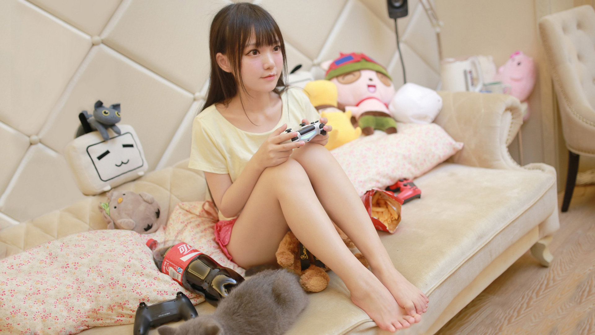 云端悬空秋千，悬挂在天空的运动奇观，秋千上的云